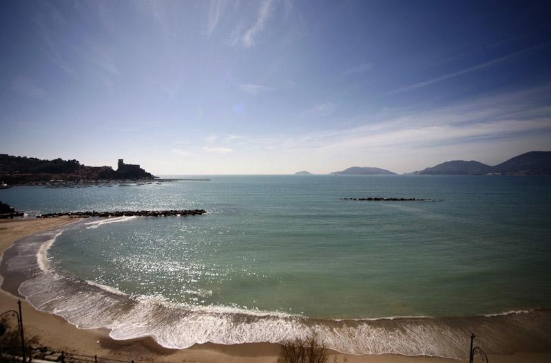 Il Terrazzo Sul Castello Apartment Lerici Luaran gambar