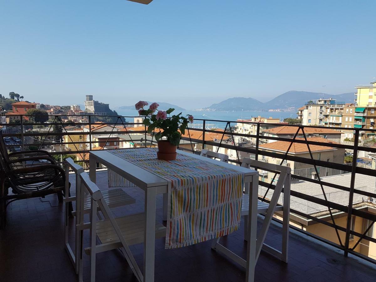 Il Terrazzo Sul Castello Apartment Lerici Luaran gambar